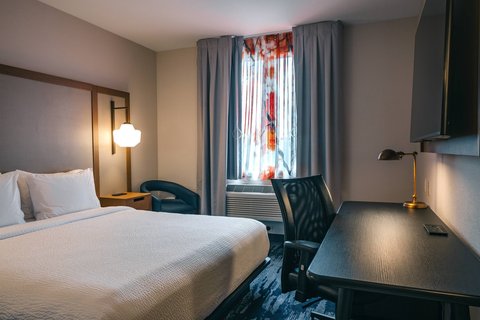 hotels in queens for business