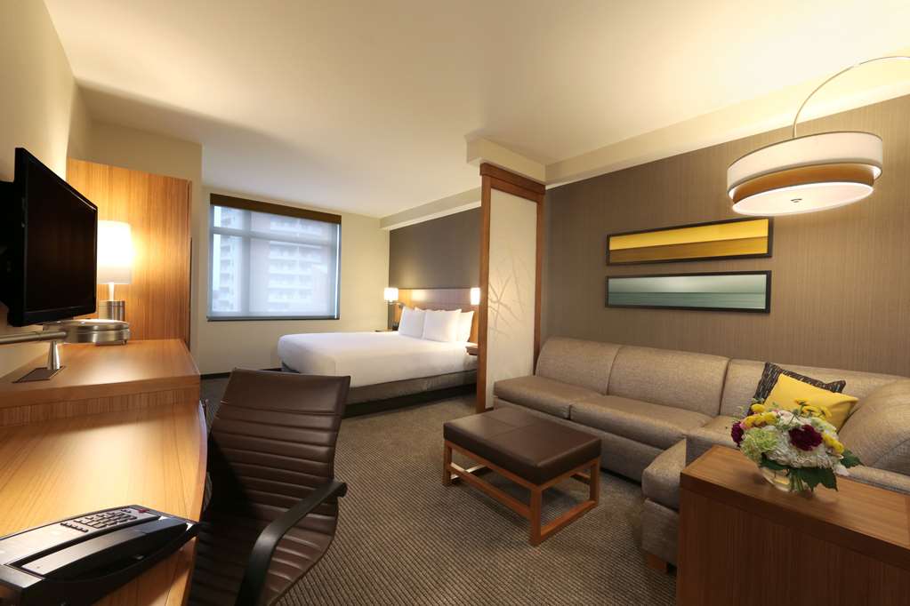 hotels in queens for business